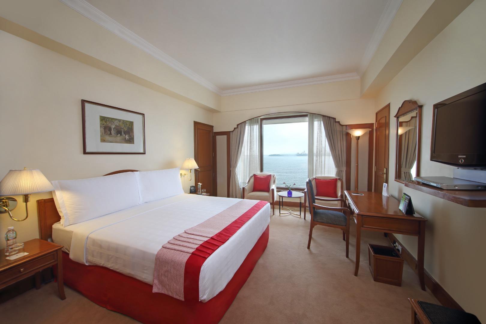 Trident Nariman Point Hotel Мумбай Екстериор снимка A room at the hotel