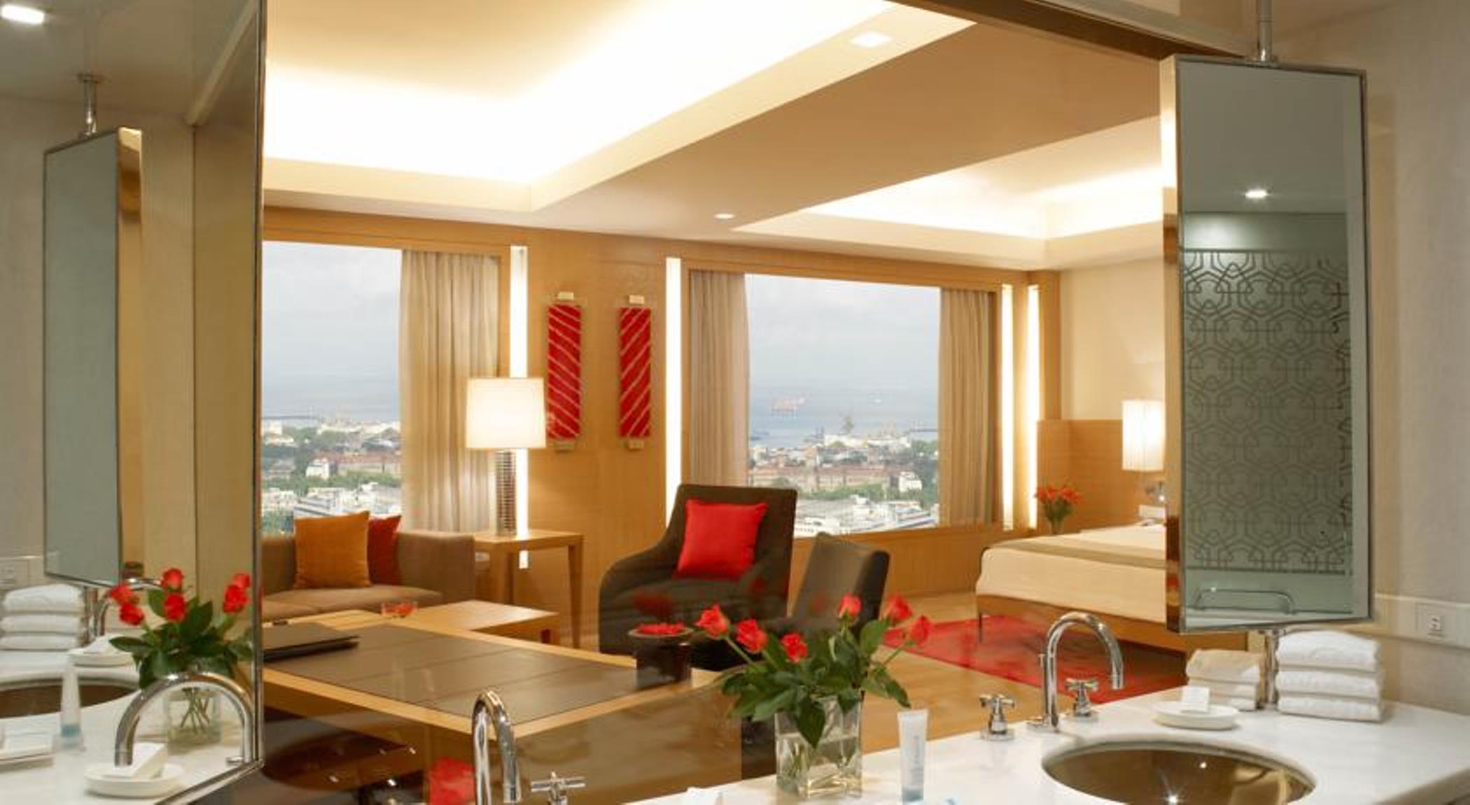 Trident Nariman Point Hotel Мумбай Стая снимка Suite at the Renaissance Hotel, Bucharest