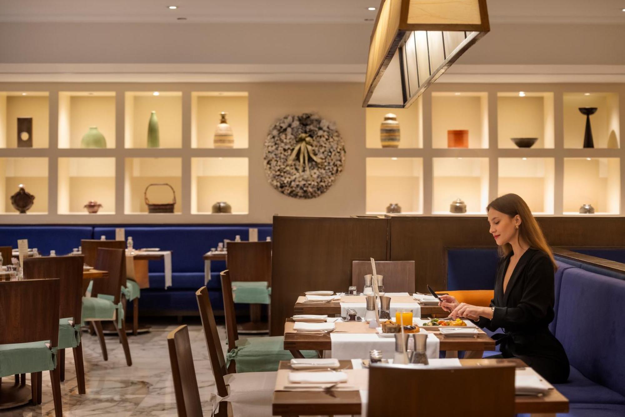 Trident Nariman Point Hotel Мумбай Екстериор снимка The restaurant