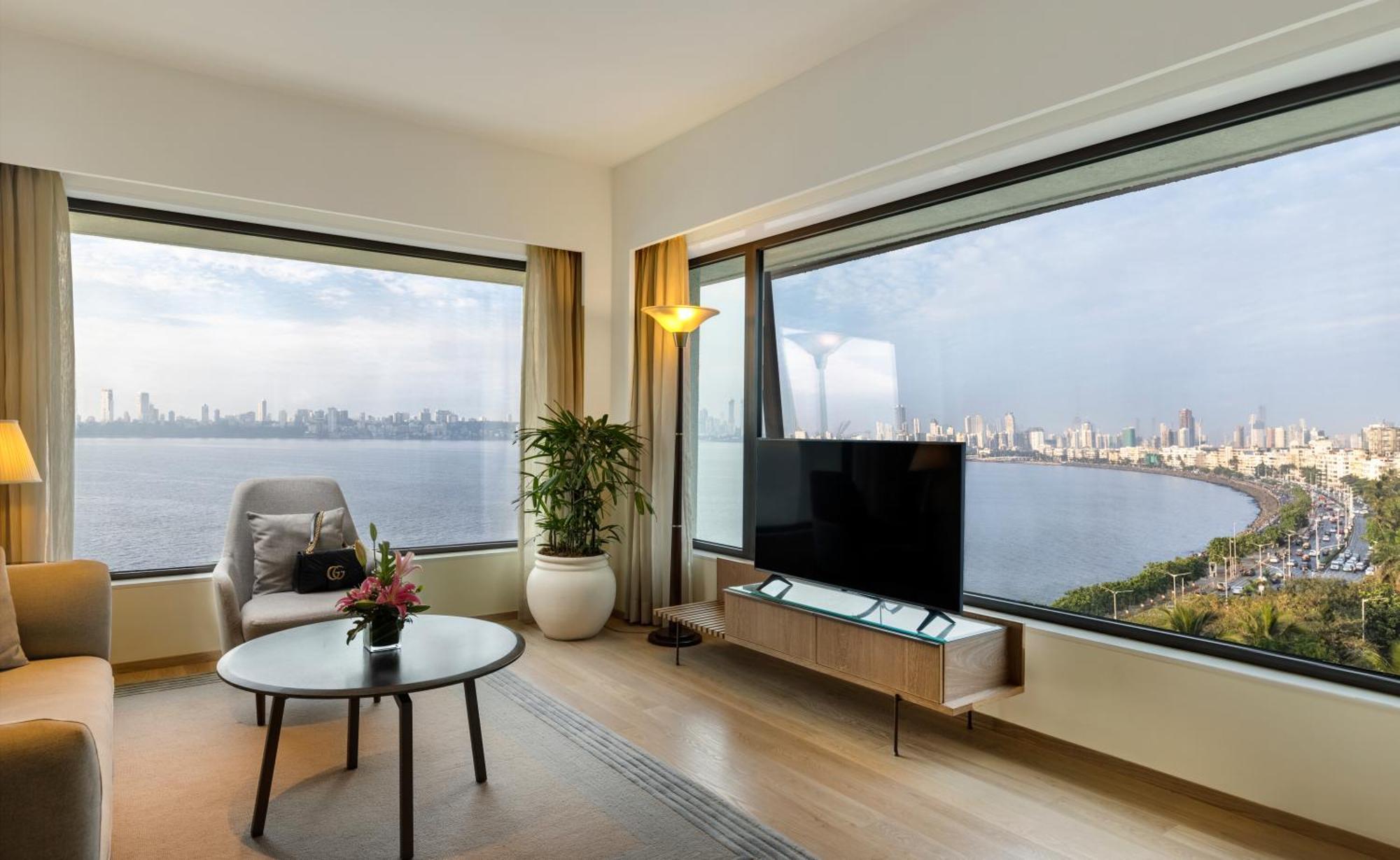 Trident Nariman Point Hotel Мумбай Екстериор снимка A suite at the hotel