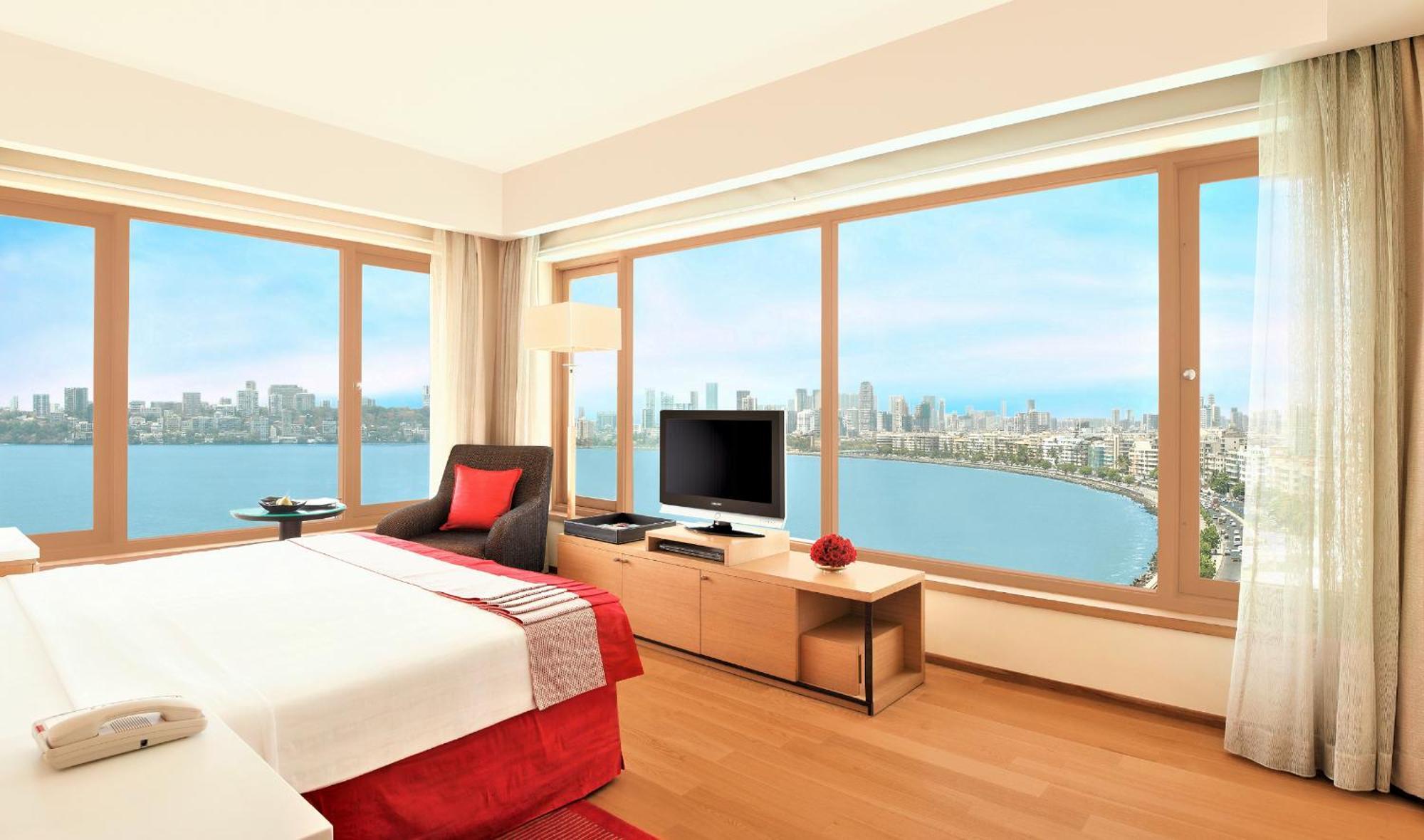 Trident Nariman Point Hotel Мумбай Екстериор снимка A room at the Taj Bengal