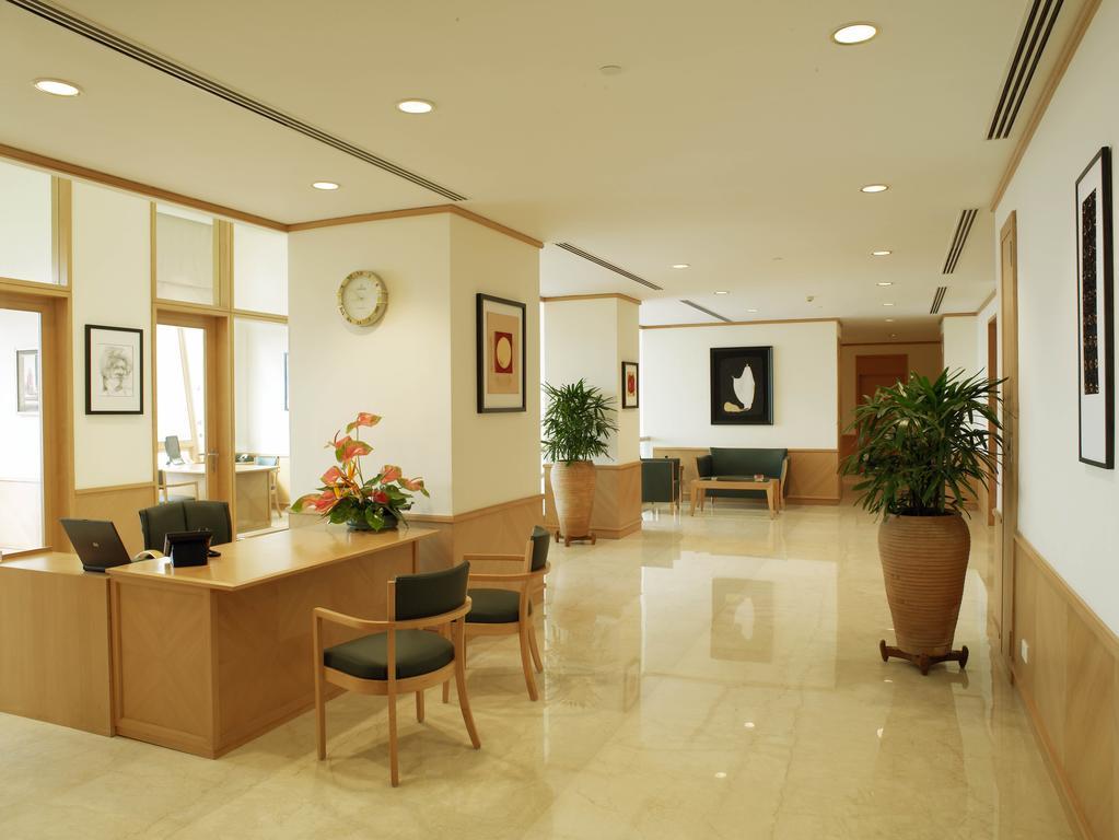 Trident Nariman Point Hotel Мумбай Екстериор снимка The reception area of the hospital